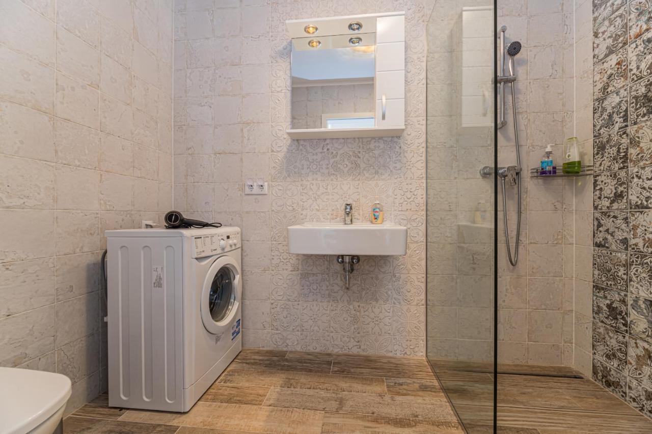 Coresi Modern Apartment Брашов Екстериор снимка