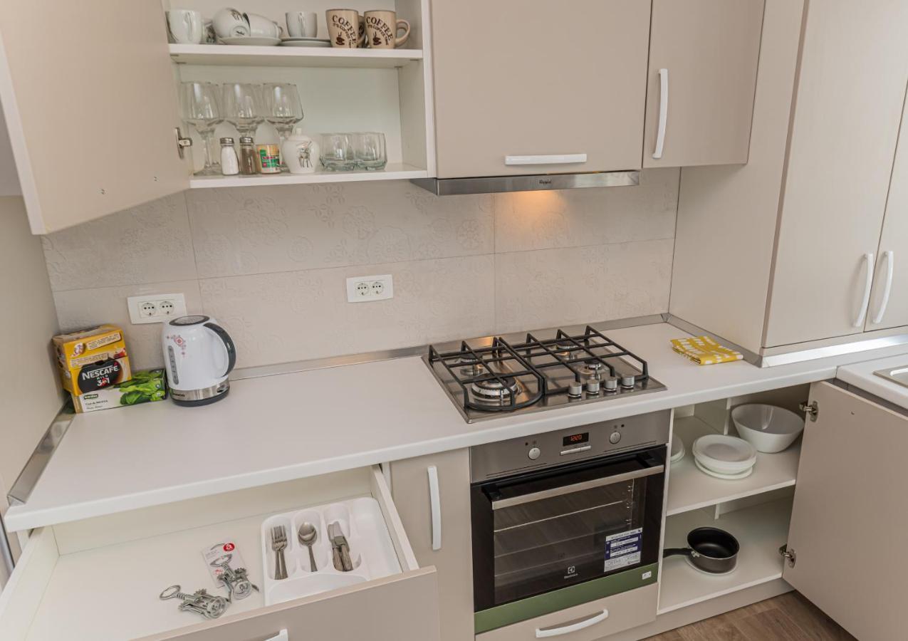 Coresi Modern Apartment Брашов Екстериор снимка