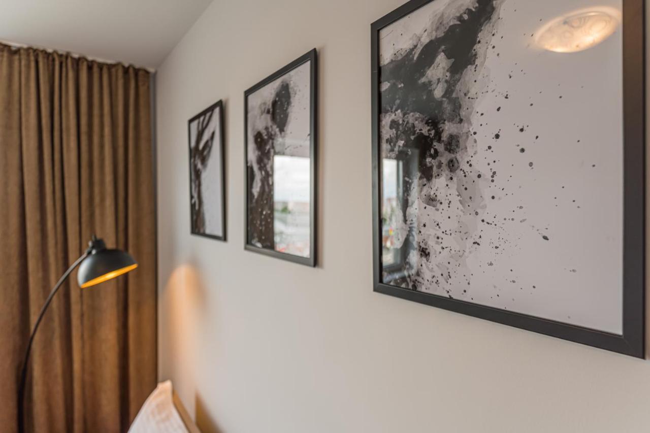 Coresi Modern Apartment Брашов Екстериор снимка