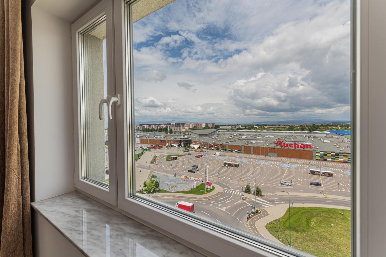 Coresi Modern Apartment Брашов Екстериор снимка