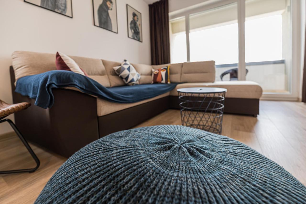 Coresi Modern Apartment Брашов Екстериор снимка