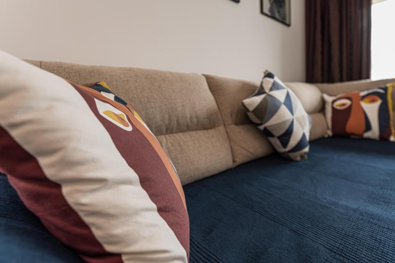 Coresi Modern Apartment Брашов Екстериор снимка