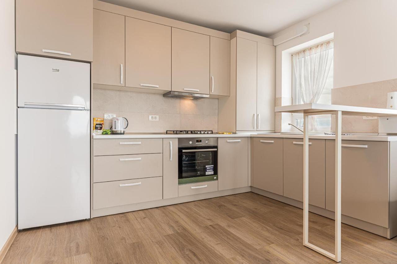 Coresi Modern Apartment Брашов Екстериор снимка